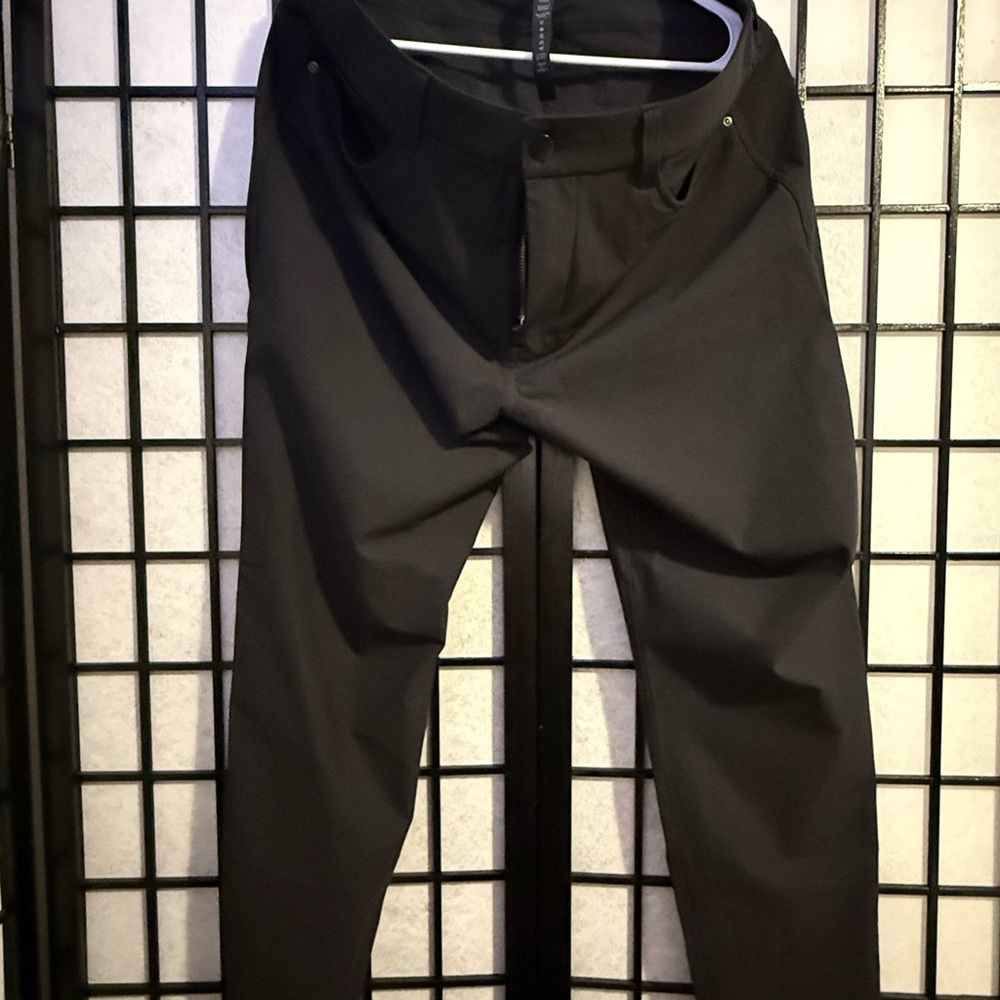 BNWOT Lululemon Athletica Men's Charcoal Dress Pants 29.5” - Size 35